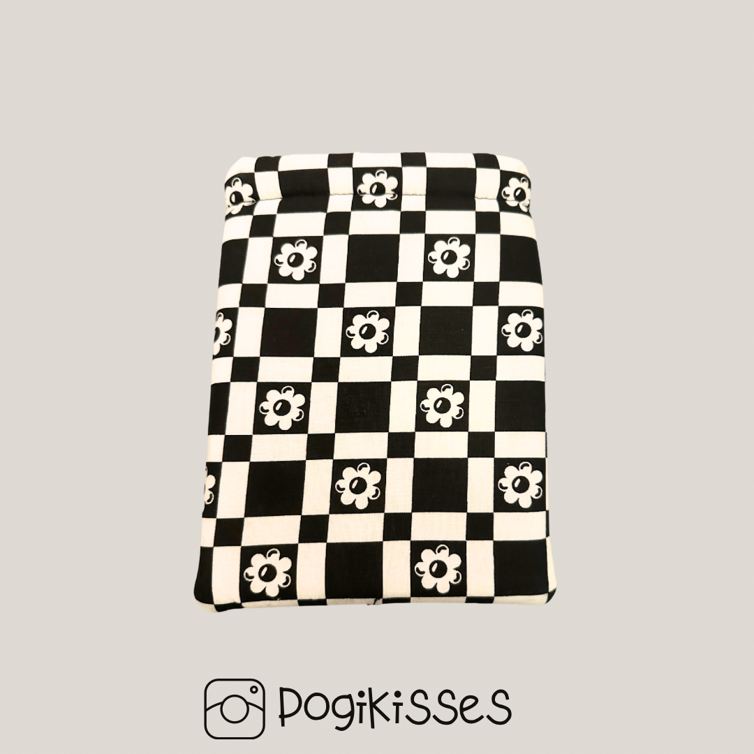 Checkered kindle sleeve