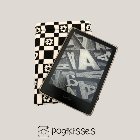 Checkered kindle sleeve